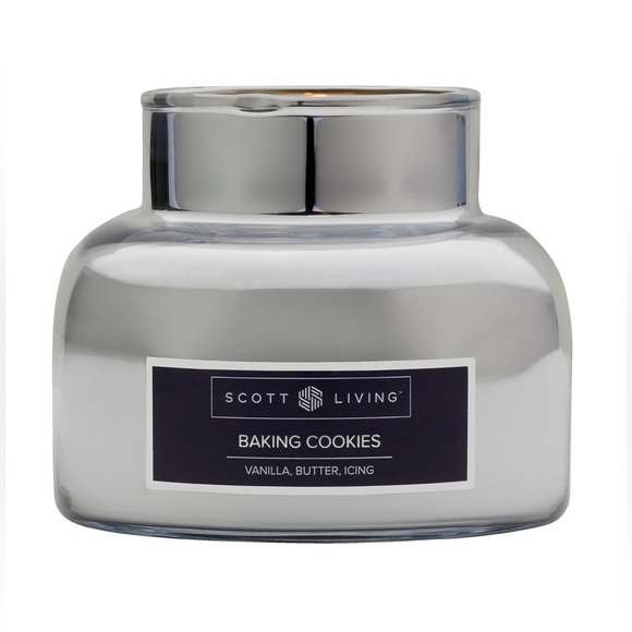 Scott Living Candles “Baking Cookies” NWT 18 ounces each 60 hours burn time - Picture 8 of 12